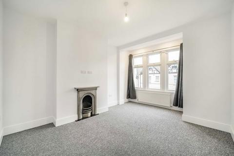 3 bedroom maisonette to rent, Doverfield Road, London SW2