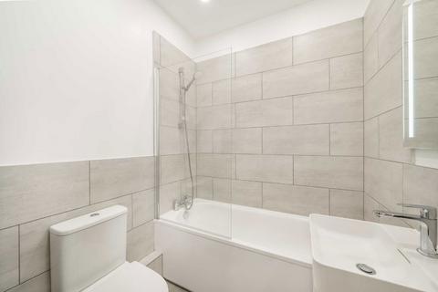 3 bedroom maisonette to rent, Doverfield Road, London SW2