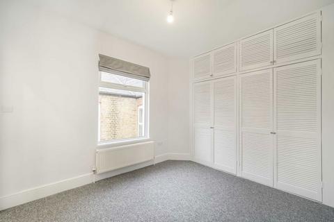 3 bedroom maisonette to rent, Doverfield Road, London SW2