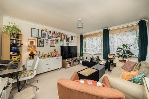2 bedroom flat to rent, Waynflete Street, London SW18