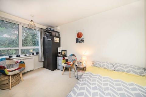 2 bedroom flat to rent, Waynflete Street, London SW18