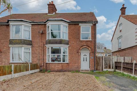 3 bedroom semi-detached house for sale, Middleton Road, Gorleston