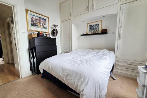 1 bedroom flat to rent, Campden Hill Gardens, London, W8