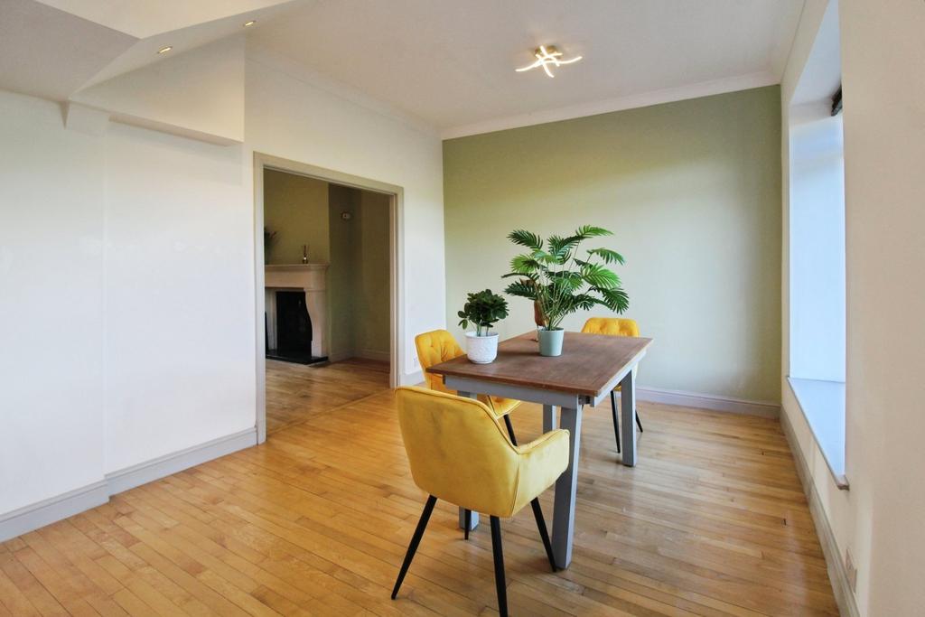 Sitting/Dining Room