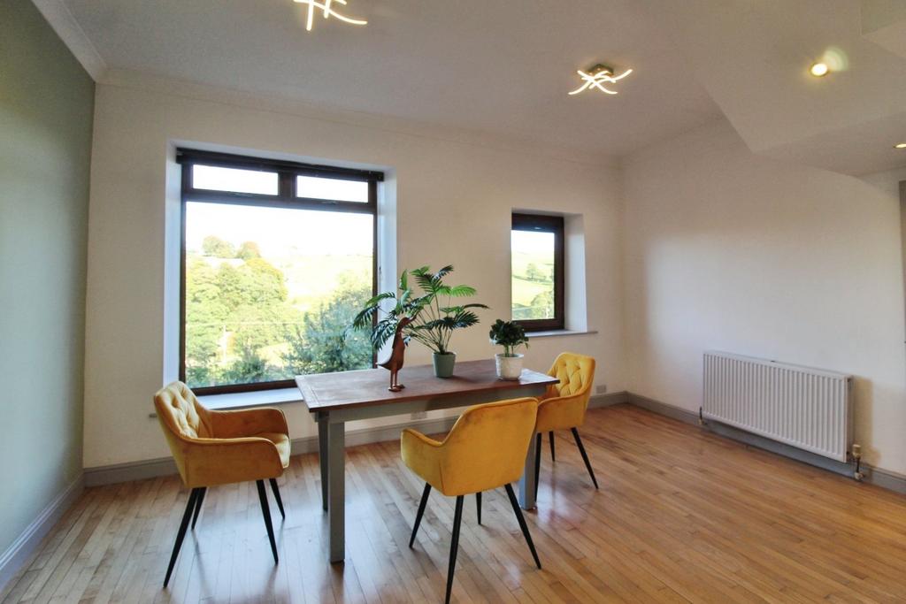Sitting/Dining Room