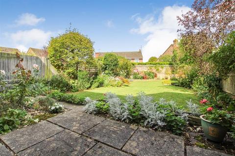 undefined, Grove Gardens, Tring, HP23 5PX