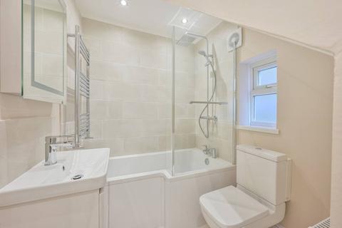 2 bedroom flat to rent, Ringford Road, West Hill, London, SW18
