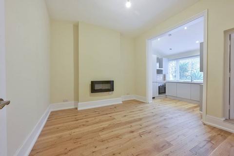2 bedroom flat to rent, Ringford Road, West Hill, London, SW18