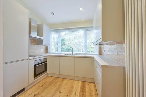 2 bedroom flat to rent, Ringford Road, West Hill, London, SW18