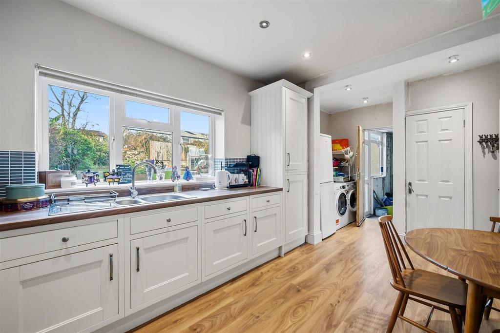 Dining Kitchen to window.jpg