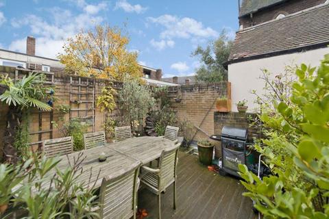 2 bedroom flat to rent, Chapel Gate Mews, London SW4