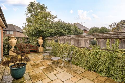 2 bedroom end of terrace house for sale, Hollyhedge Road, Cobham, KT11