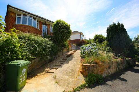 3 bedroom bungalow to rent, Sandringham Road, Southampton SO18