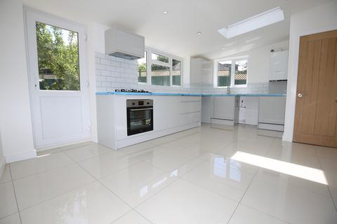 3 bedroom bungalow to rent, Sandringham Road, Southampton SO18