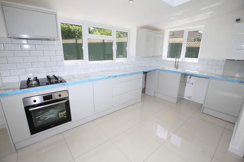 3 bedroom bungalow to rent, Sandringham Road, Southampton SO18