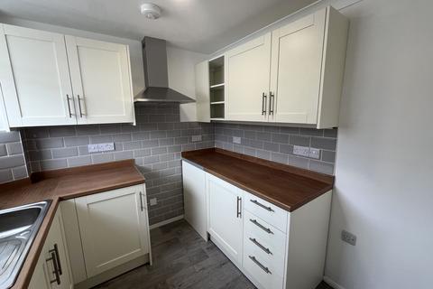 2 bedroom flat to rent, Bridge Road, Shaldon, TQ14