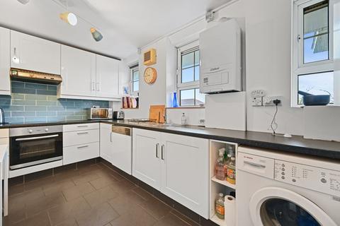 2 bedroom flat for sale, Brickworth House, London, SW9