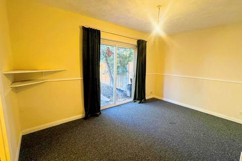 2 bedroom flat to rent, Mansfield Road, Ilford, Essex