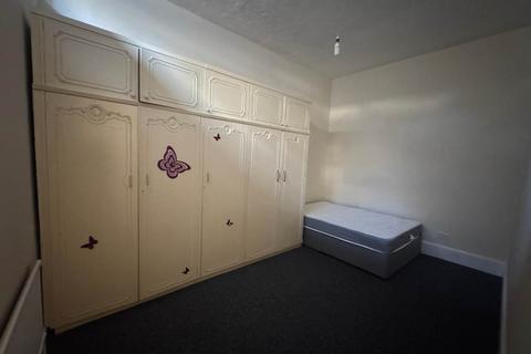 2 bedroom flat to rent, Mansfield Road, Ilford, Essex