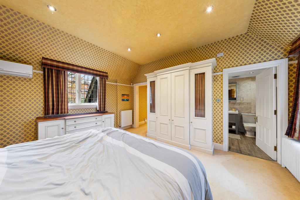 Principle bedroom