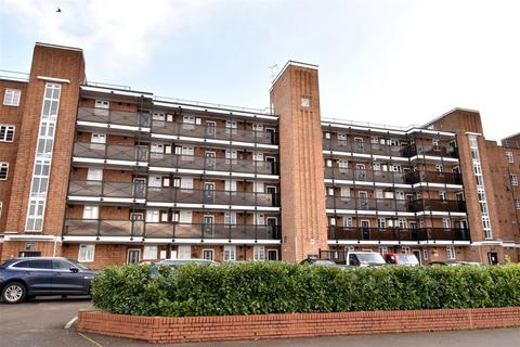 2 bedroom apartment to rent, Glenbuck Road, Surbiton