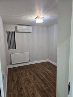 2 bedroom flat to rent, Station Road, Ashford TW15