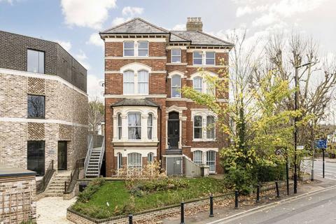 Lordship Lane, LONDON SE22