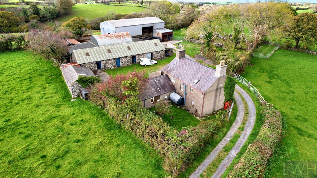 Farmhouse &amp; Courtyard