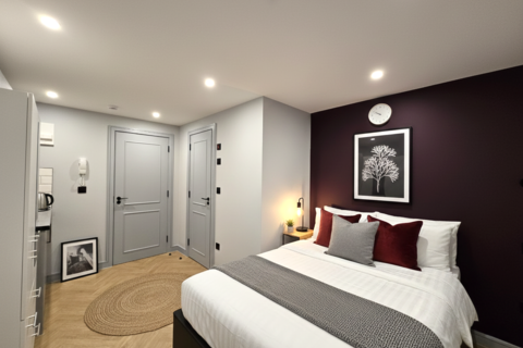 Studio to rent, Bluefield Close, Hampton TW12