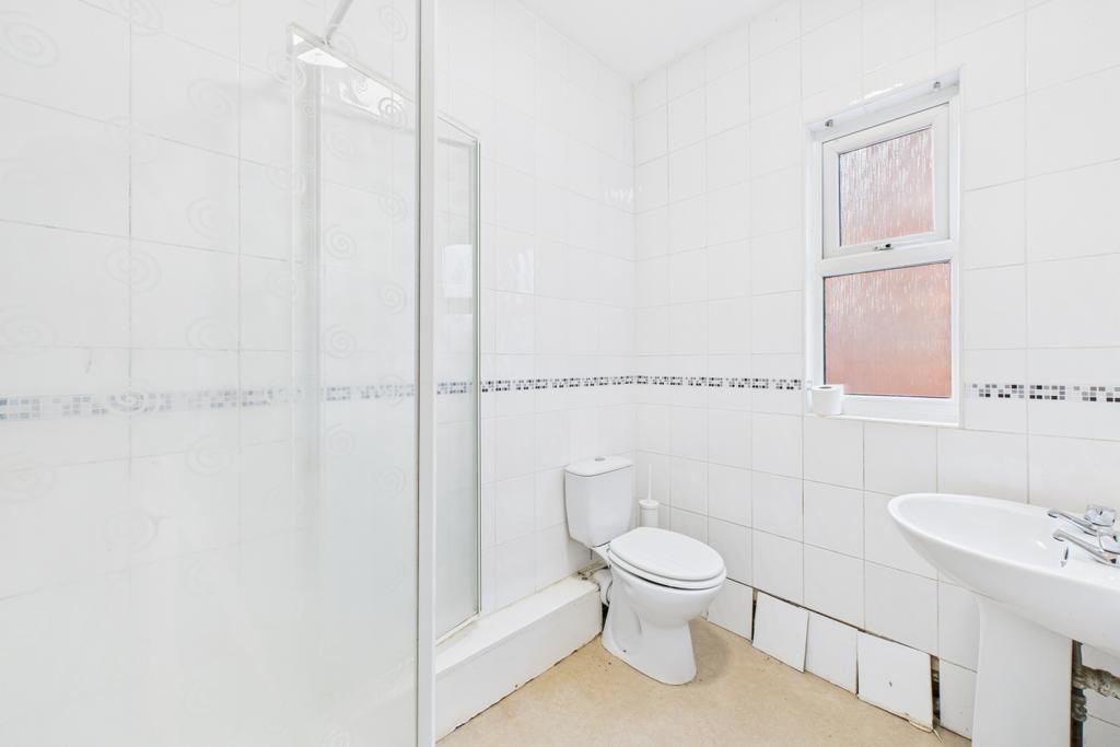 Bathroom flat 1