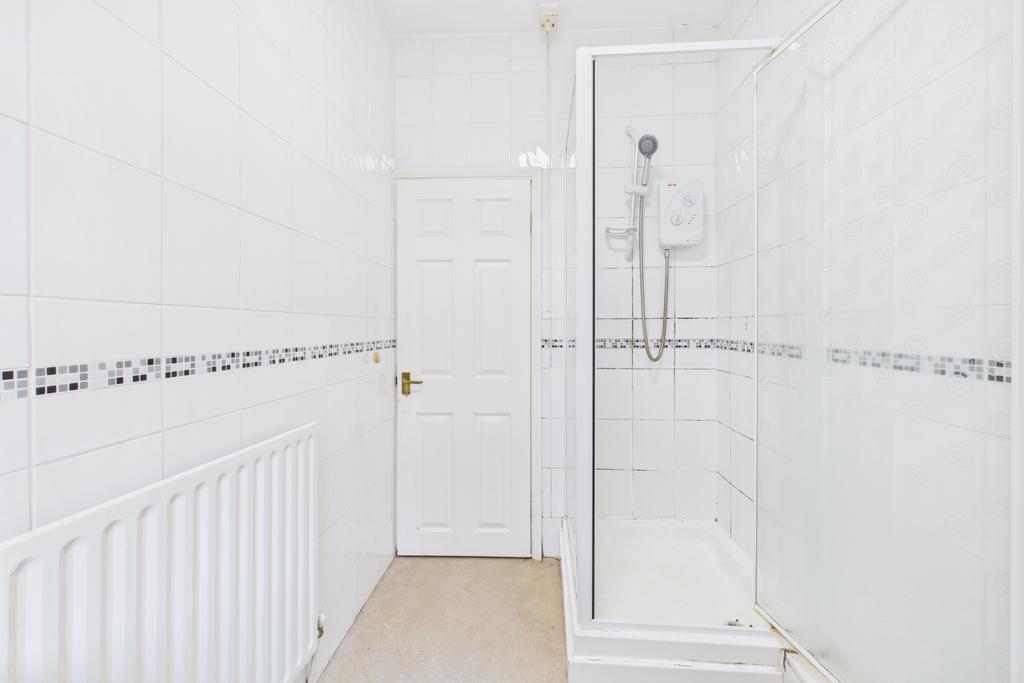 Bathroom flat 1