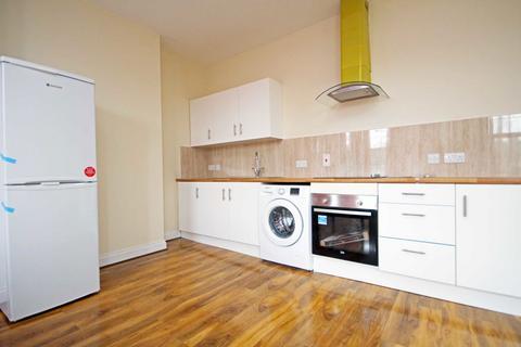 3 bedroom flat to rent, Avenue Road, London W3