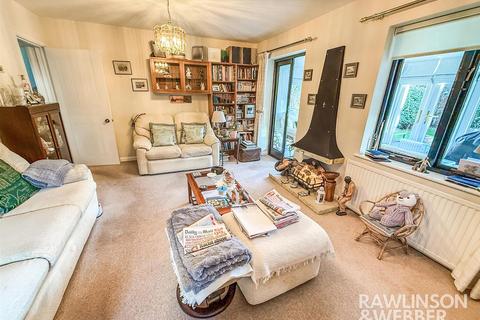 undefined, New Road, West Molesey KT8