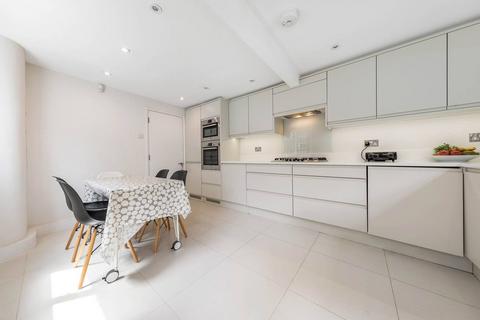 3 bedroom flat to rent, Inworth Street, Battersea, London, SW11