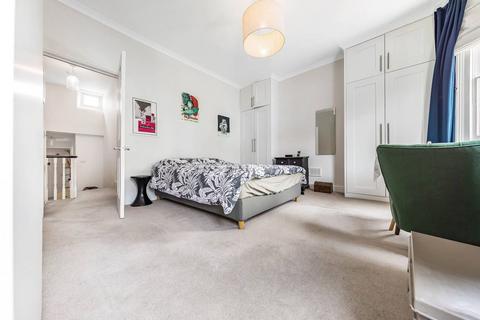 3 bedroom flat to rent, Inworth Street, Battersea, London, SW11