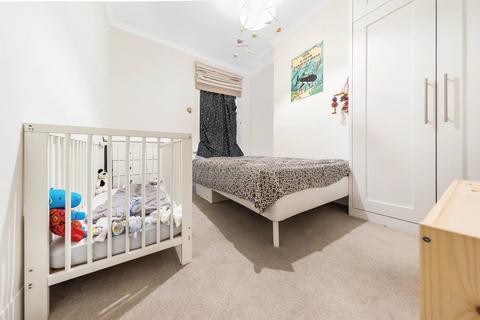 3 bedroom flat to rent, Inworth Street, Battersea, London, SW11