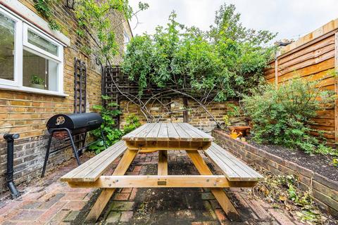 3 bedroom flat to rent, Inworth Street, Battersea, London, SW11