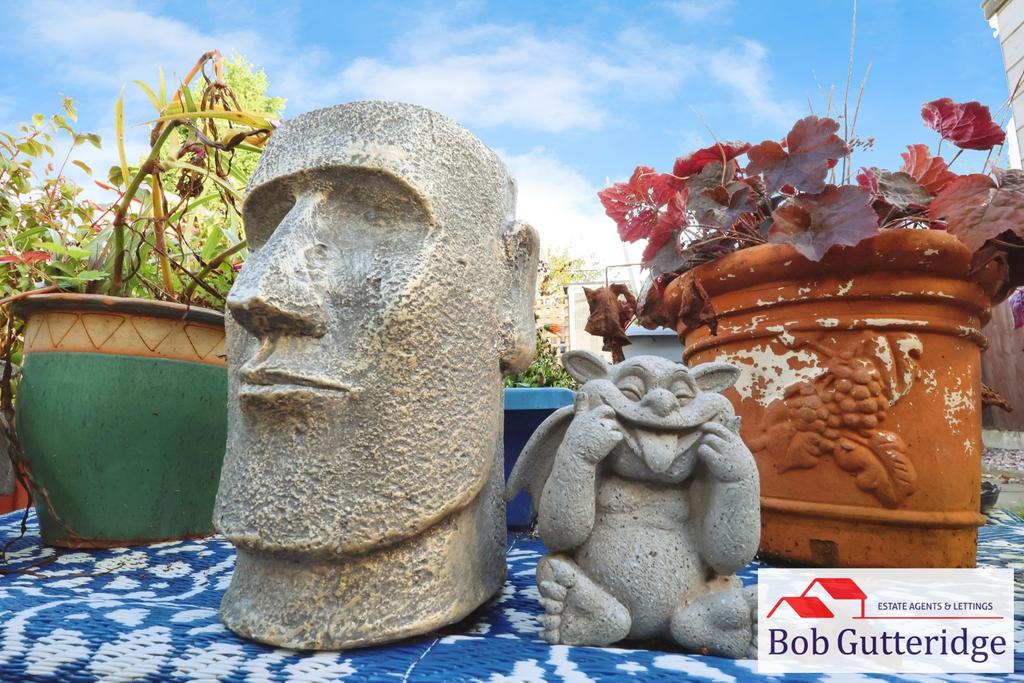 Pbox-garden-369217.JPG