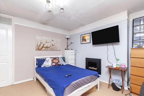 undefined, Normanhurst, Ashford, Spelthorne, TW15