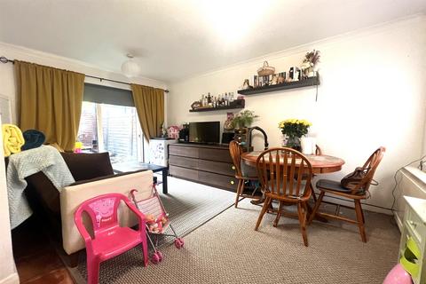 1 bedroom terraced house to rent, Teal Close, E16