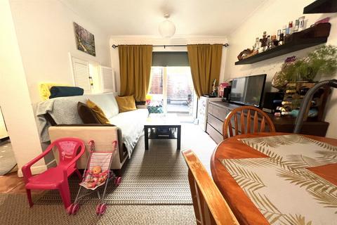 1 bedroom terraced house to rent, Teal Close, E16