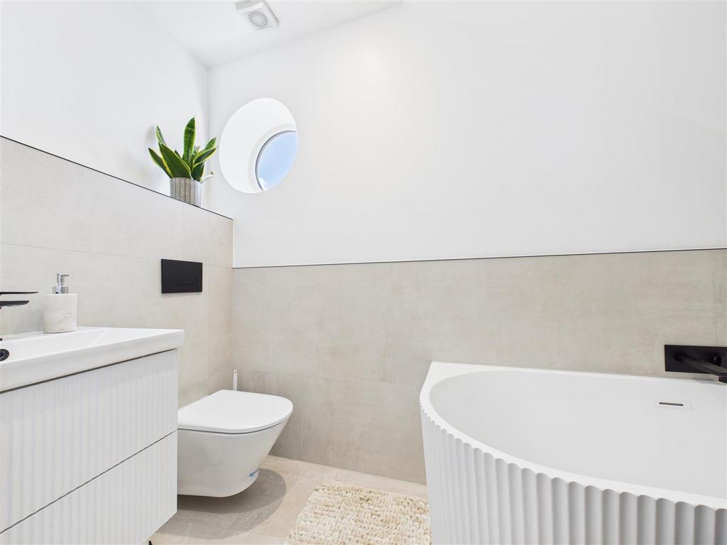 CAM04360 G0-PR0138-STILL031.jpg