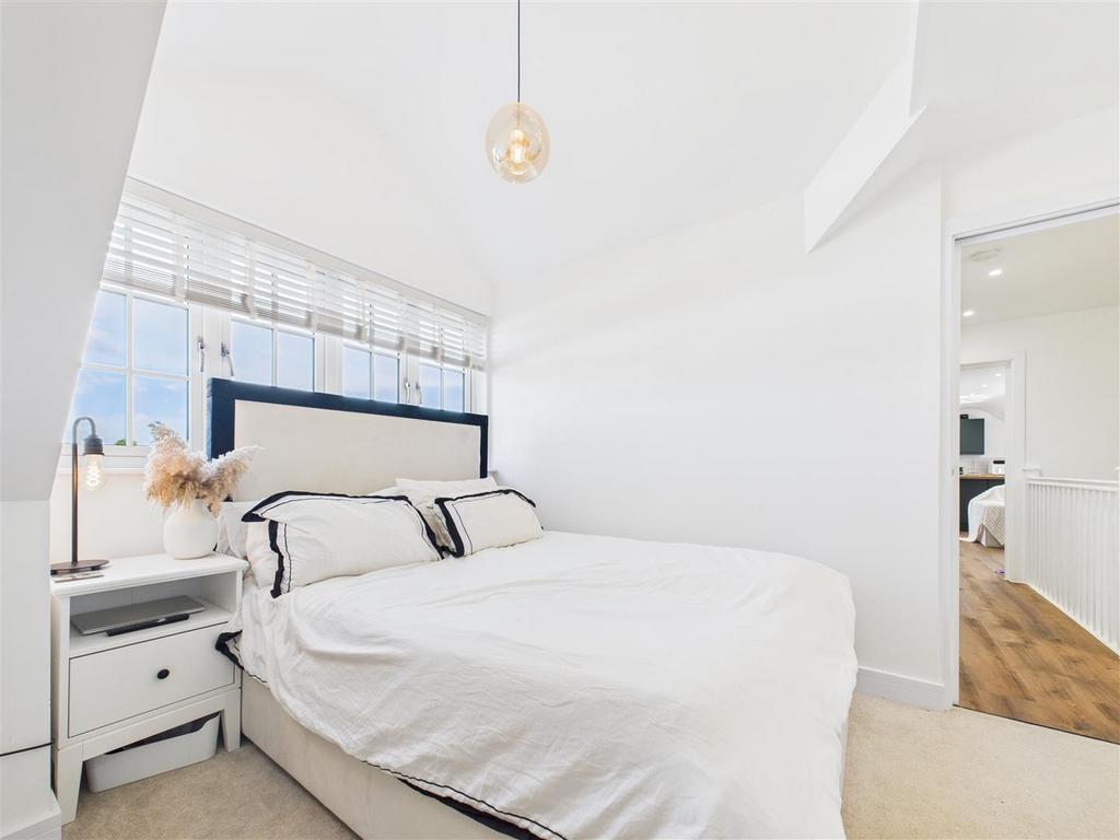 CAM04360 G0-PR0138-STILL029.jpg