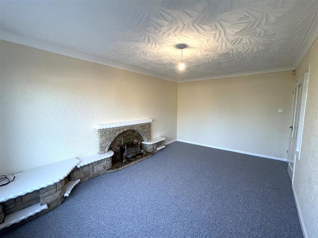 Living Room 1.jpg