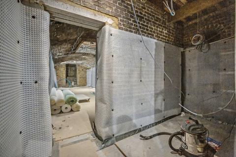 Flat for sale, 8 Preston Place, 23A Preston Street, Faversham, Kent, ME13 8NZ