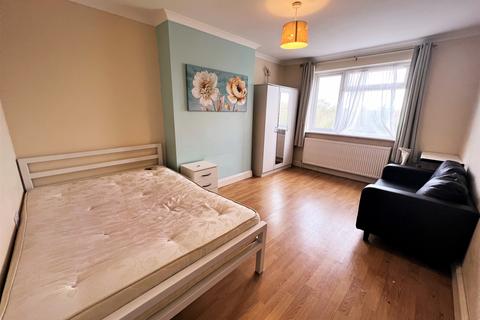 undefined, Yeading Avenue, Harrow HA2