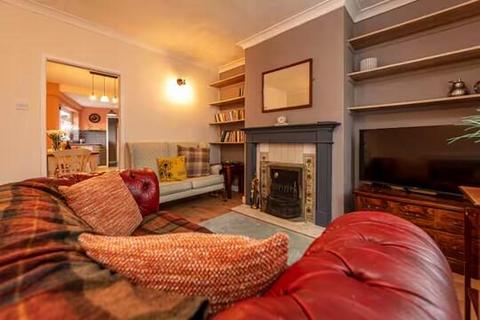 3 bedroom semi-detached house to rent, 16 Stafford Road