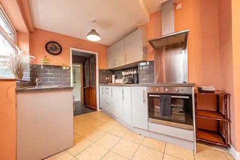 3 bedroom semi-detached house to rent, 16 Stafford Road