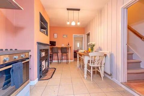3 bedroom semi-detached house to rent, 16 Stafford Road