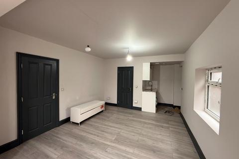 undefined, Great West Road, ISLEWORTH TW7